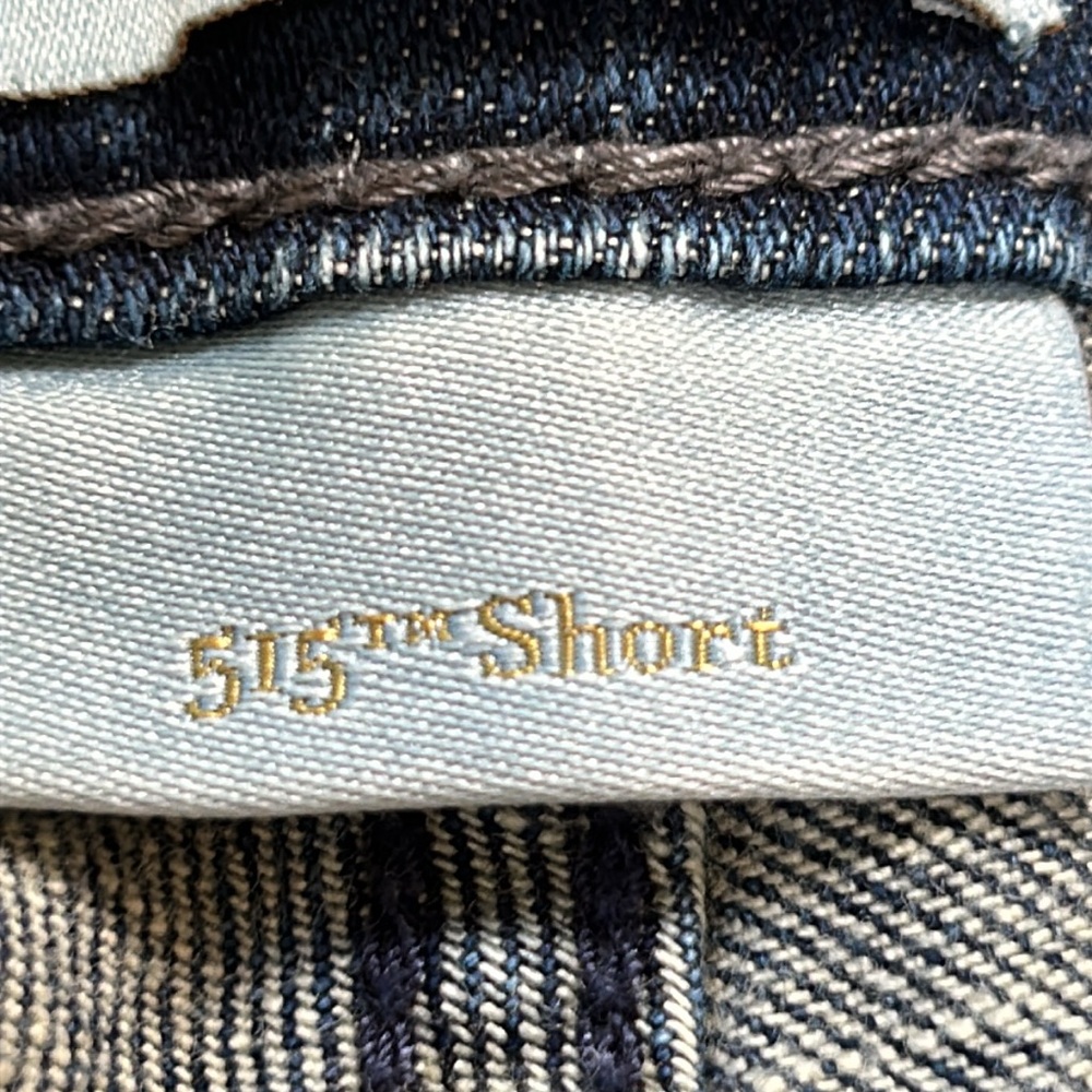 Levi’s 515 Women’s Shorts. Blue denim, with cute details on pockets. Size 12. - Picture 3 of 13